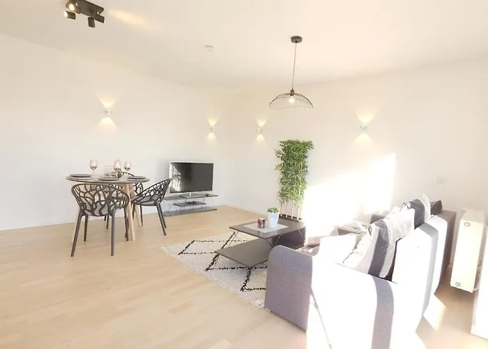 Tolle, Geräumige In Ausgezeichneter Lage Apartment *